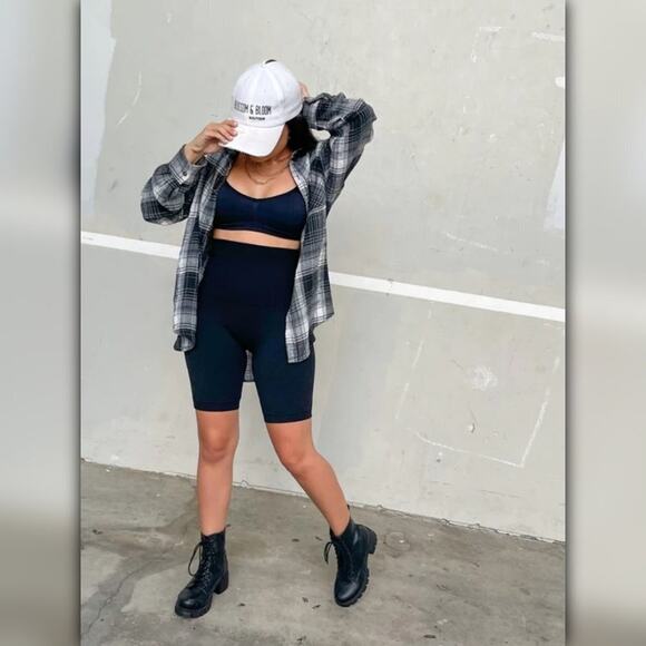 ♥ 668 ♥ (OS) Hold Me Tight High-Waisted Compression Black Biker Shorts - Picture 8 of 11